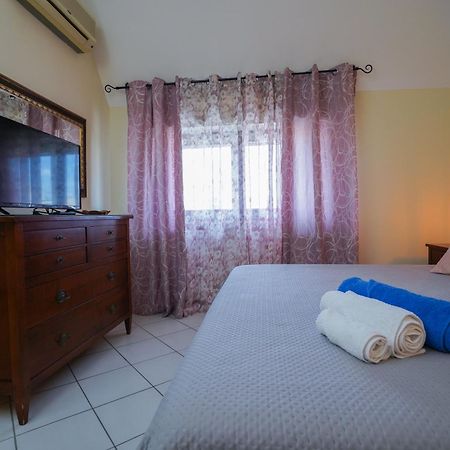 La Casa Di Azzurra Centro Citta Appartamento Fino A 4 Posti Letto E 2 Bagni Foggia Bagian luar foto