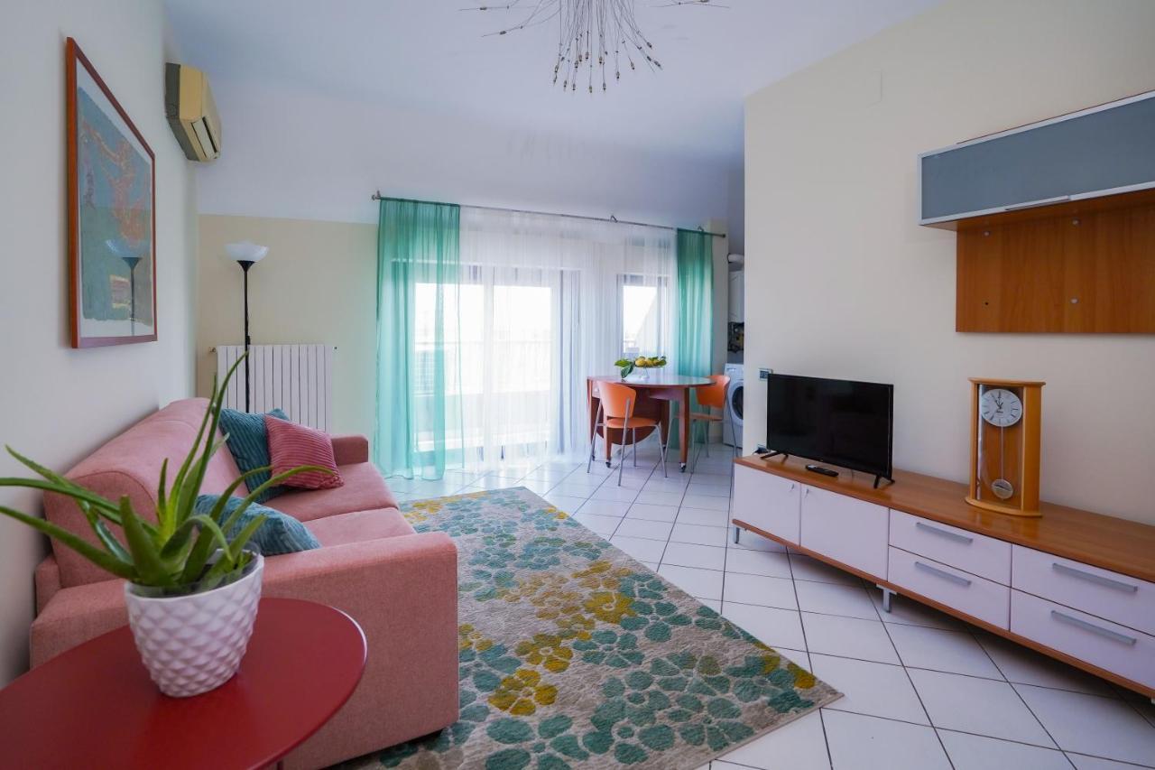 La Casa Di Azzurra Centro Citta Appartamento Fino A 4 Posti Letto E 2 Bagni Foggia Bagian luar foto