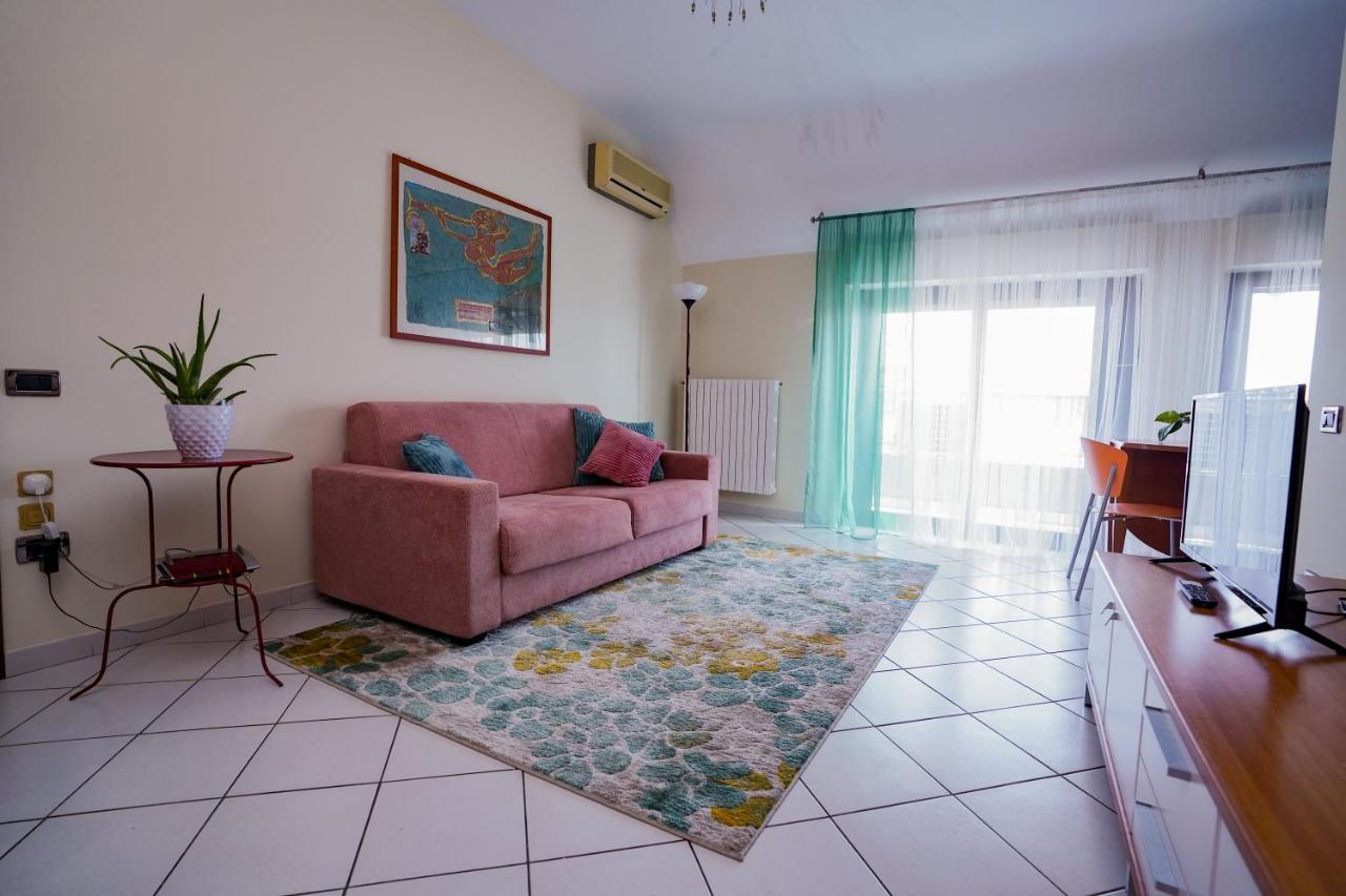 La Casa Di Azzurra Centro Citta Appartamento Fino A 4 Posti Letto E 2 Bagni Foggia Bagian luar foto