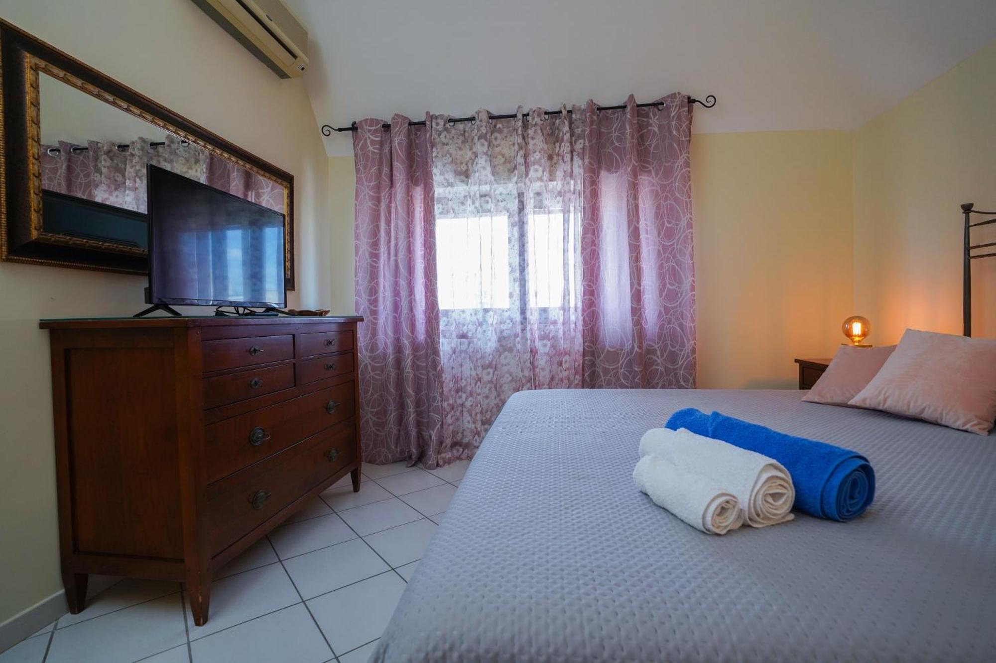 La Casa Di Azzurra Centro Citta Appartamento Fino A 4 Posti Letto E 2 Bagni Foggia Bagian luar foto