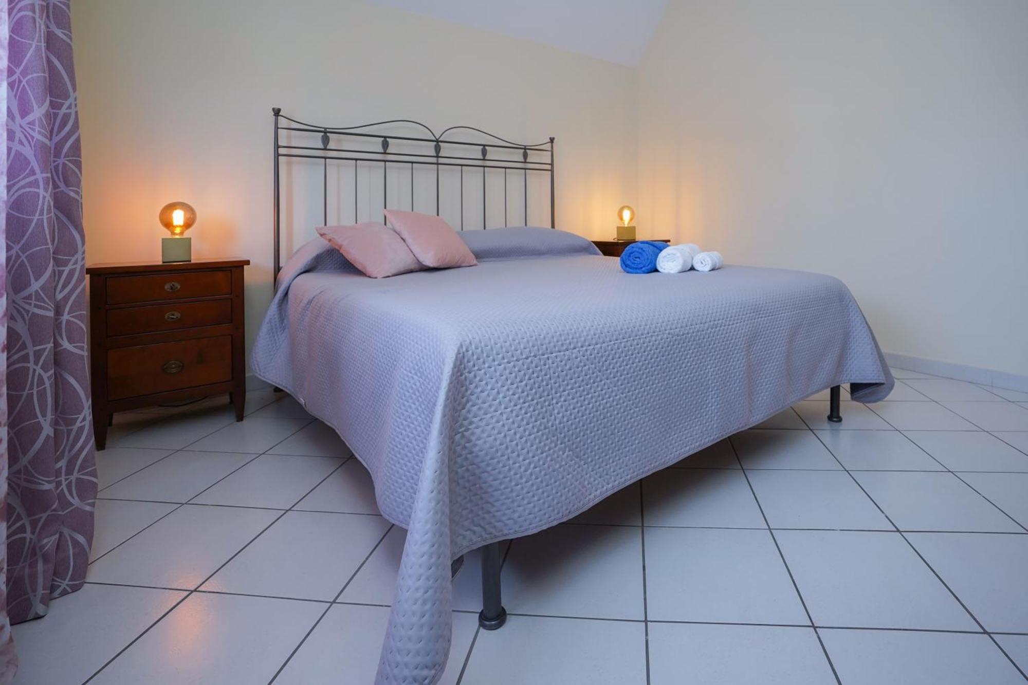 La Casa Di Azzurra Centro Citta Appartamento Fino A 4 Posti Letto E 2 Bagni Foggia Bagian luar foto