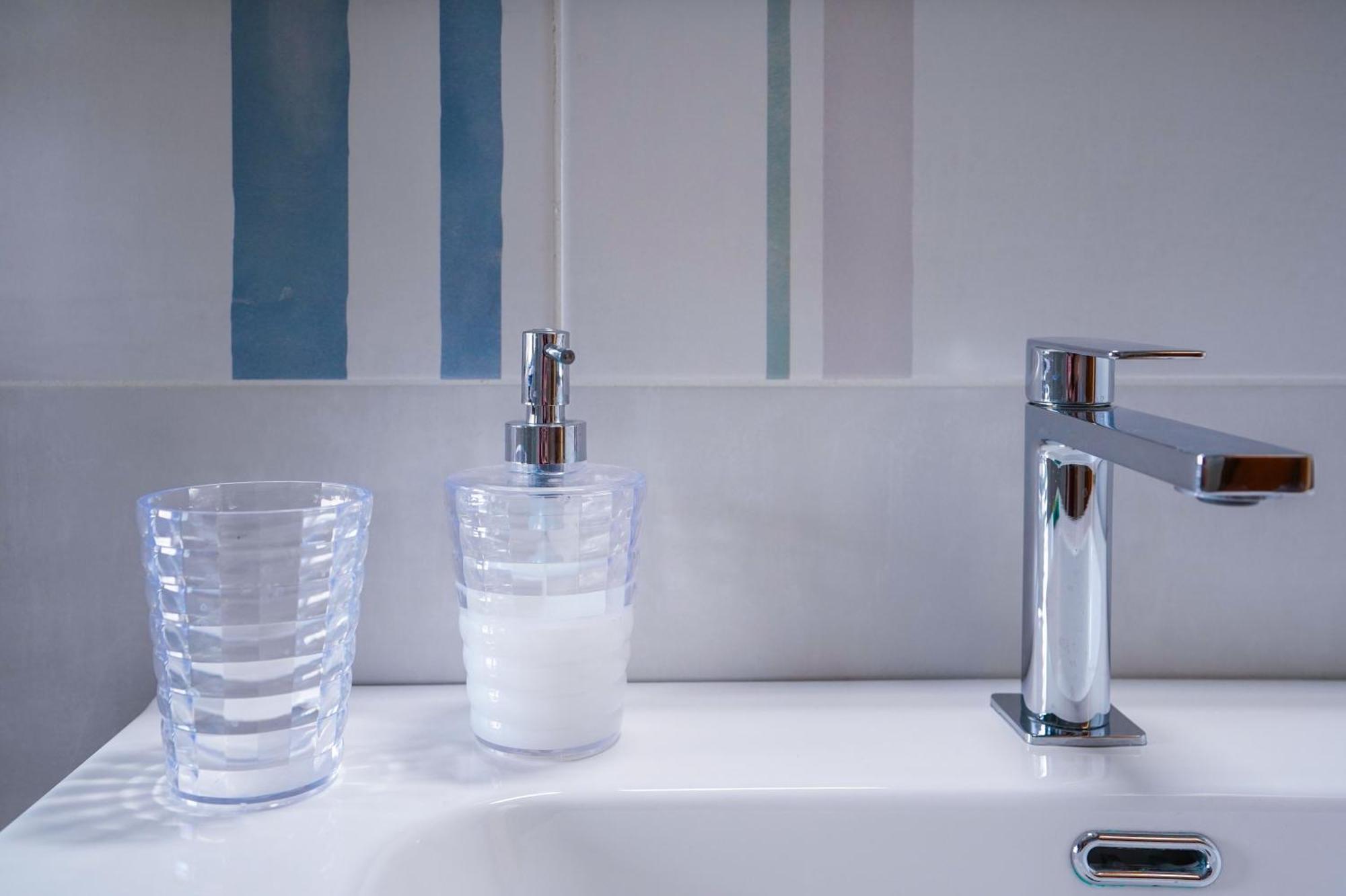 La Casa Di Azzurra Centro Citta Appartamento Fino A 4 Posti Letto E 2 Bagni Foggia Bagian luar foto