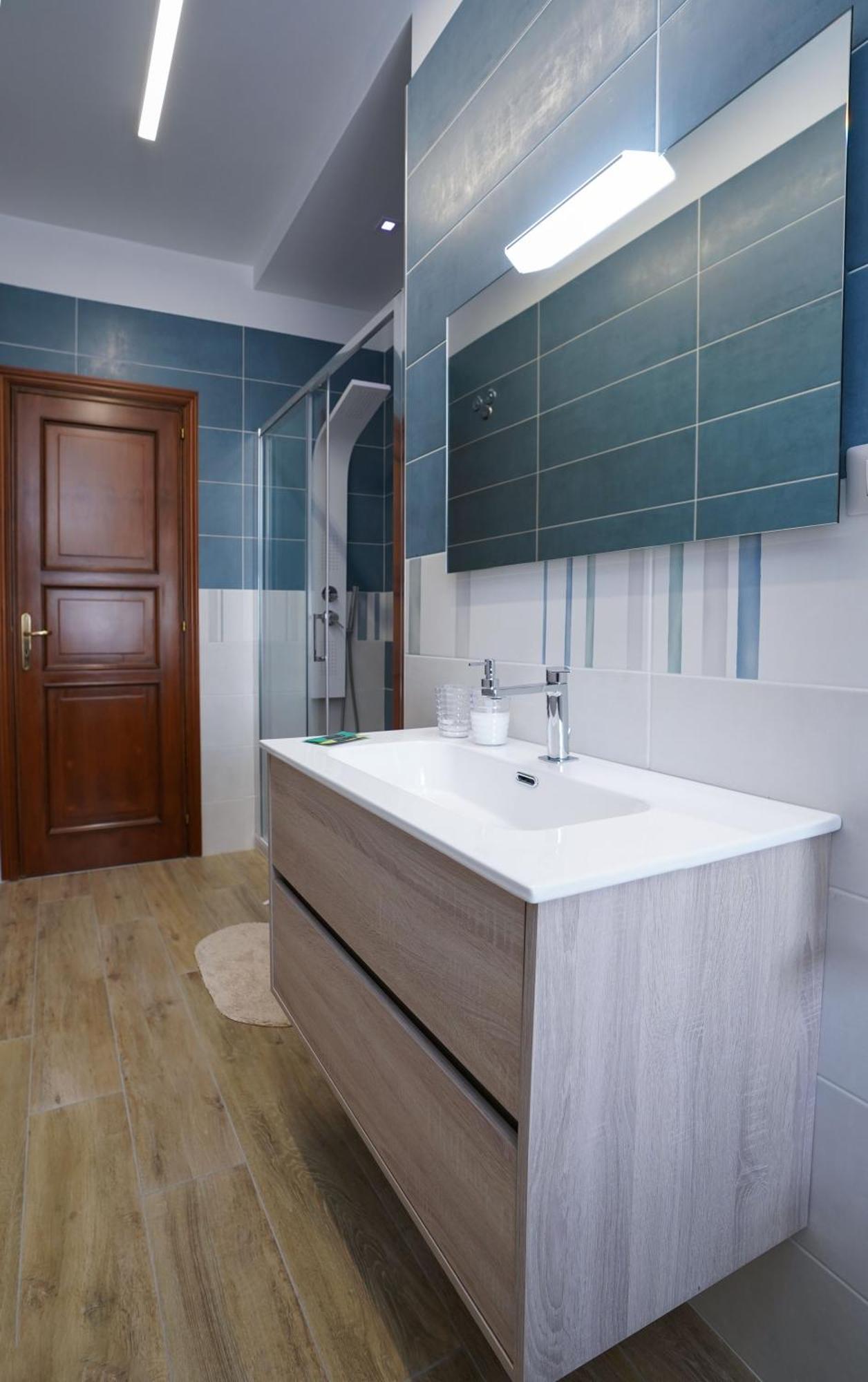 La Casa Di Azzurra Centro Citta Appartamento Fino A 4 Posti Letto E 2 Bagni Foggia Bagian luar foto